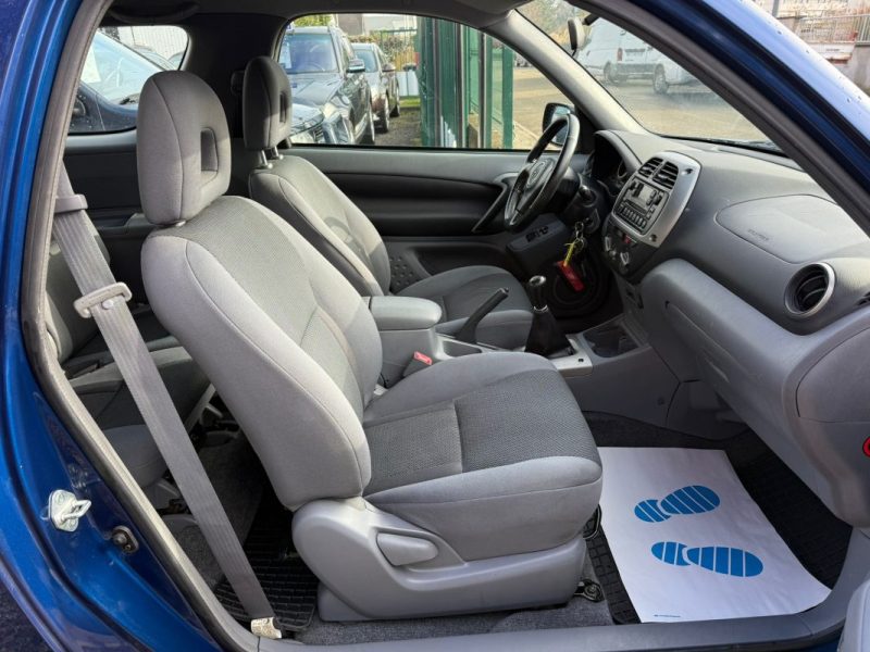 TOYOTA RAV4 2.0D-4D VX  LINEA TERRA 1ère Main 2002