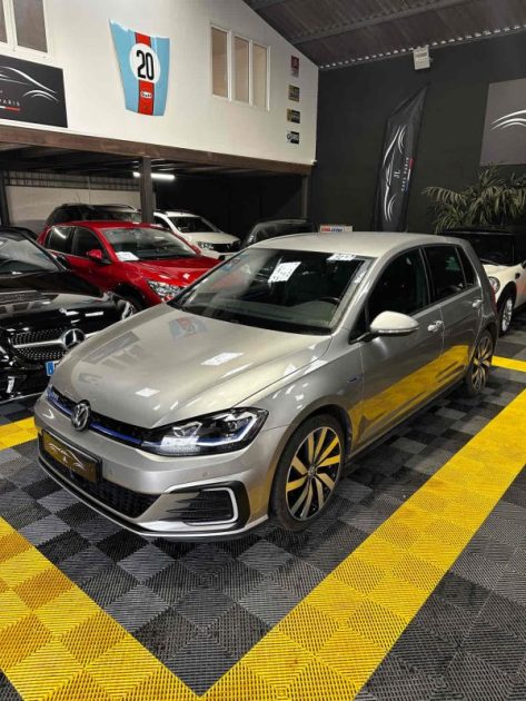 MAGNIFIQUE GOLF 7 GTE HYBRIDE DSG6 204 CH (SUIVI D’ENTRETIEN VW, APPLE CARPLAY, SIÈGES CHAUFFANTS)