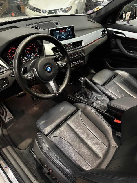 MAGNIFIQUE BMW X1 25i M SPORT X-DRIVE 231 CH (SUIVI D’ENTRETIEN BMW, 1ÈRE MAIN, TOIT OUVRANT, HK)