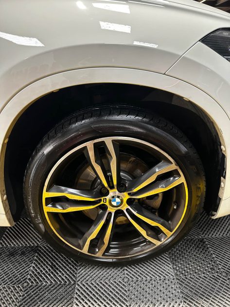 MAGNIFIQUE BMW X1 25i M SPORT X-DRIVE 231 CH (SUIVI D’ENTRETIEN BMW, 1ÈRE MAIN, TOIT OUVRANT, HK)