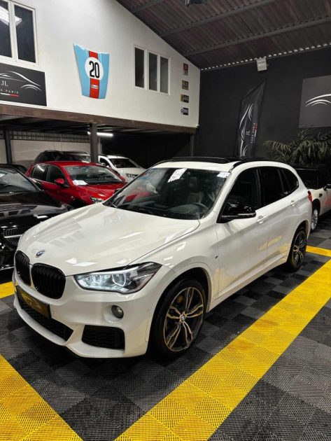MAGNIFIQUE BMW X1 25i M SPORT X-DRIVE 231 CH (SUIVI D’ENTRETIEN BMW, 1ÈRE MAIN, TOIT OUVRANT, HK)