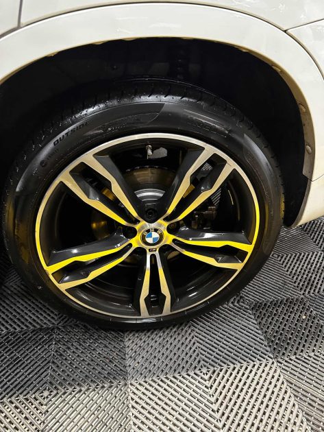 MAGNIFIQUE BMW X1 25i M SPORT X-DRIVE 231 CH (SUIVI D’ENTRETIEN BMW, 1ÈRE MAIN, TOIT OUVRANT, HK)