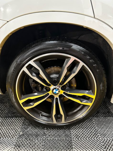 MAGNIFIQUE BMW X1 25i M SPORT X-DRIVE 231 CH (SUIVI D’ENTRETIEN BMW, 1ÈRE MAIN, TOIT OUVRANT, HK)