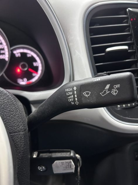 Volkswagen New Beetle 1.2 TSi 105ch |162 000 KM | 2015 | GPS | Climatisation automatique