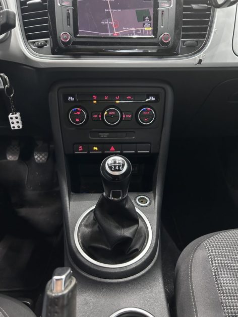 Volkswagen New Beetle 1.2 TSi 105ch |162 000 KM | 2015 | GPS | Climatisation automatique