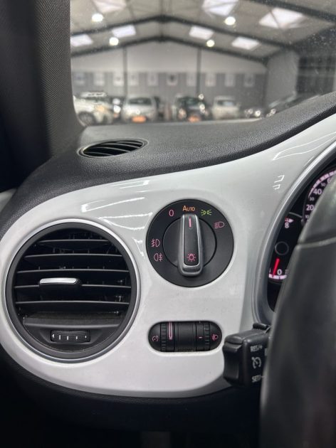 Volkswagen New Beetle 1.2 TSi 105ch |162 000 KM | 2015 | GPS | Climatisation automatique