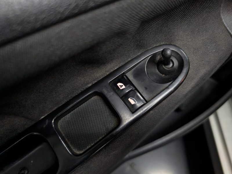 PEUGEOT 207 1.4 HDI 70cv EXECUTIVE 1ere main