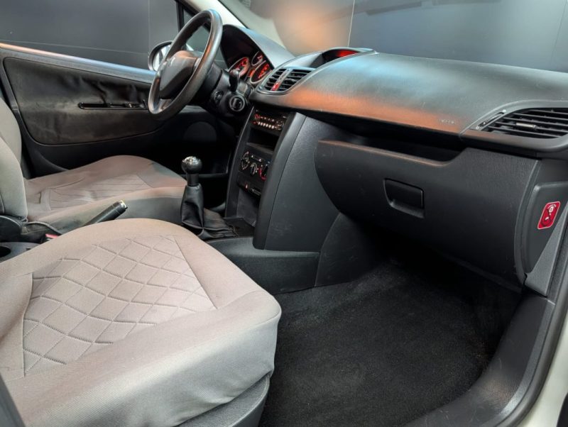 PEUGEOT 207 1.4 HDI 70cv EXECUTIVE 1ere main