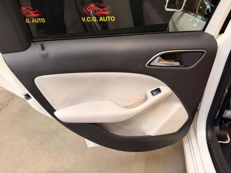 MERCEDES-BENZ CLASSE B 180 CDI 109 7G-DCT Design