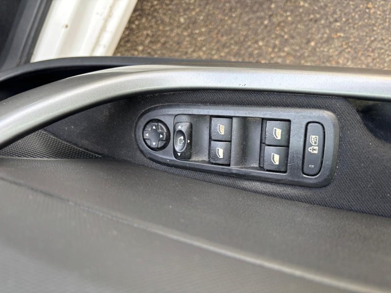 PEUGEOT 308 SW SW 2.0 HDI 140 PREMIUM 2010