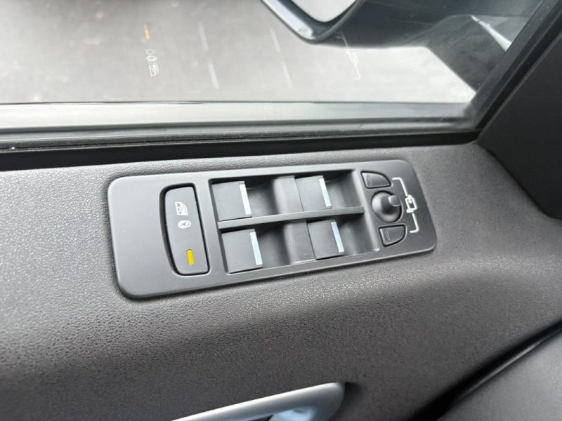  Land Rover Discovery Sport 2.0 TD4 180 Ch/ Toit Panoramique/ Caméra de recul/ Sièges chauffants