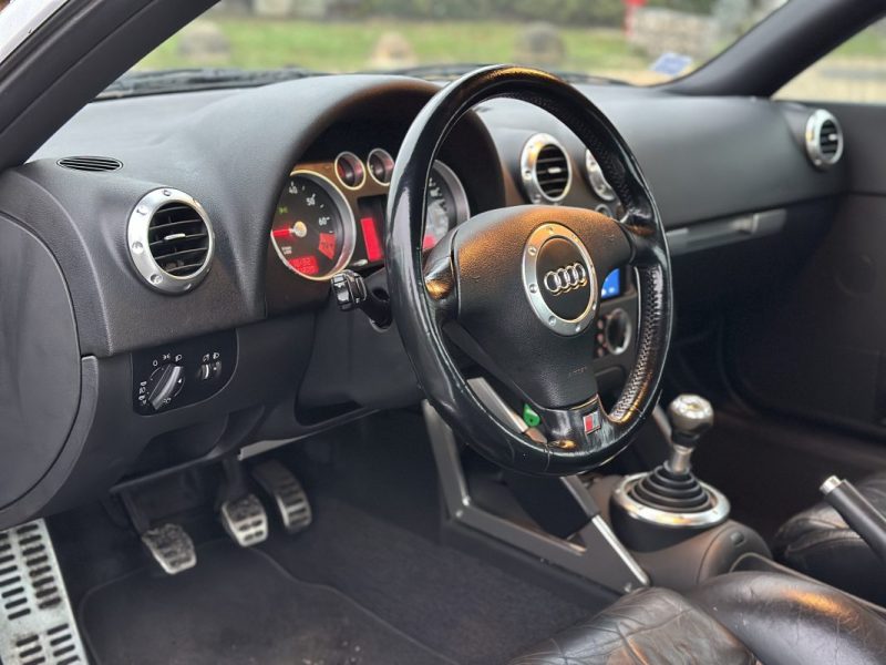 AUDI TT 1.8L TURBO 180 CV CARPLAY / Régulateur de vitesse / Paiement 4X ou 10X Possible