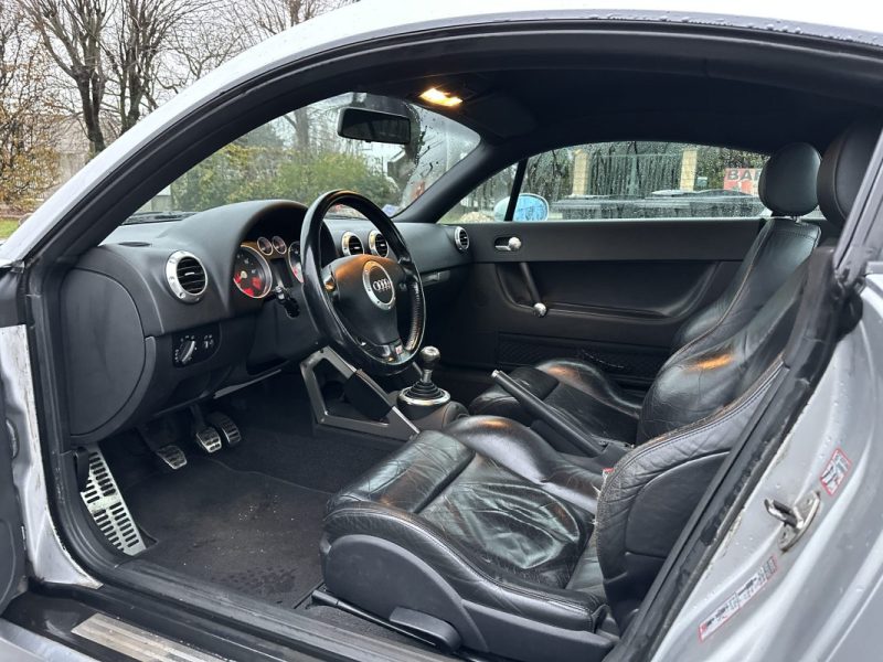 AUDI TT 1.8L TURBO 180 CV CARPLAY / Régulateur de vitesse / Paiement 4X ou 10X Possible