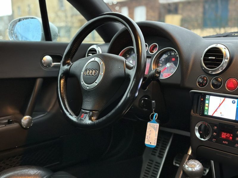 AUDI TT 1.8L TURBO 180 CV CARPLAY / Régulateur de vitesse / Paiement 4X ou 10X Possible