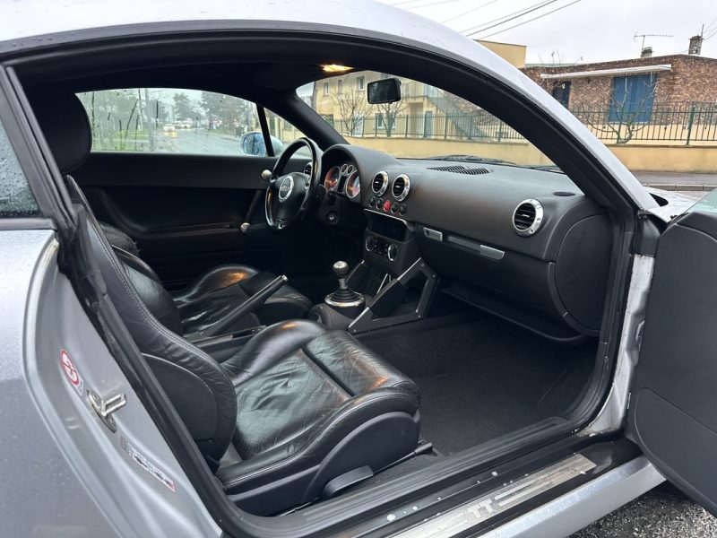 AUDI TT 1.8L TURBO 180 CV CARPLAY / Régulateur de vitesse / Paiement 4X ou 10X Possible