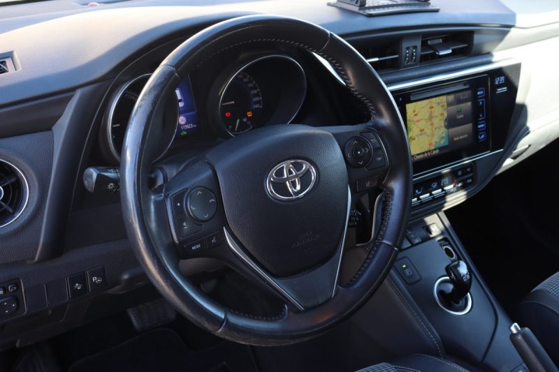 TOYOTA AURIS TOURING SPORTS 1.8 HYBRIDE 136 LOUNGE CVT AUTO