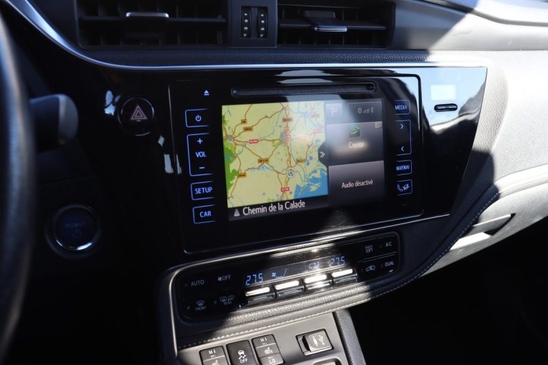 TOYOTA AURIS TOURING SPORTS 1.8 HYBRIDE 136 LOUNGE CVT AUTO