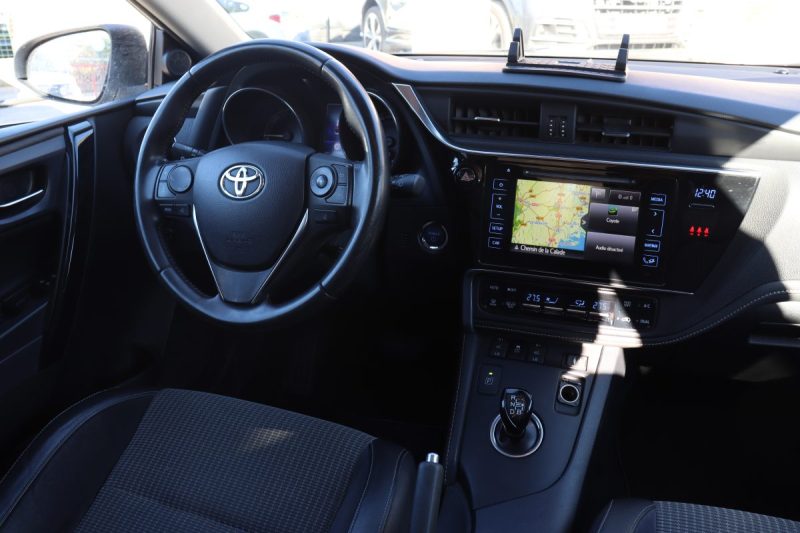 TOYOTA AURIS TOURING SPORTS 1.8 HYBRIDE 136 LOUNGE CVT AUTO