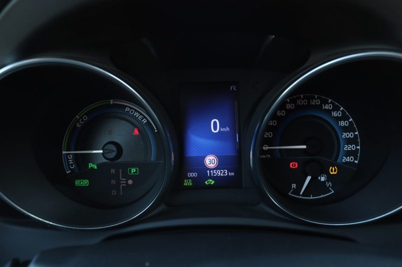 TOYOTA AURIS TOURING SPORTS 1.8 HYBRIDE 136 LOUNGE CVT AUTO