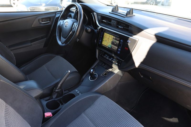 TOYOTA AURIS TOURING SPORTS 1.8 HYBRIDE 136 LOUNGE CVT AUTO