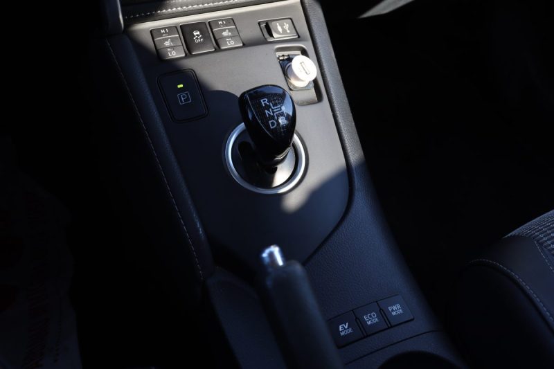 TOYOTA AURIS TOURING SPORTS 1.8 HYBRIDE 136 LOUNGE CVT AUTO