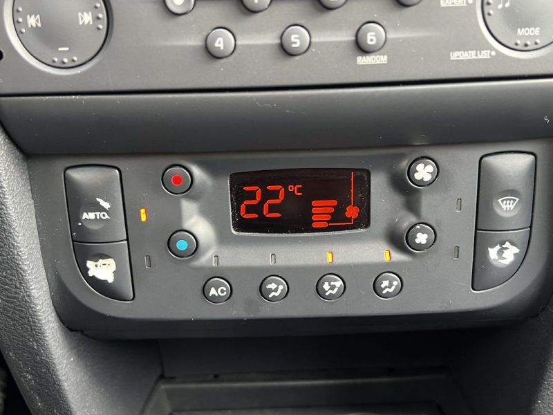 RENAULT CLIO 16V 75CV BVM5 CLIME AUTOMATIQUE 2005