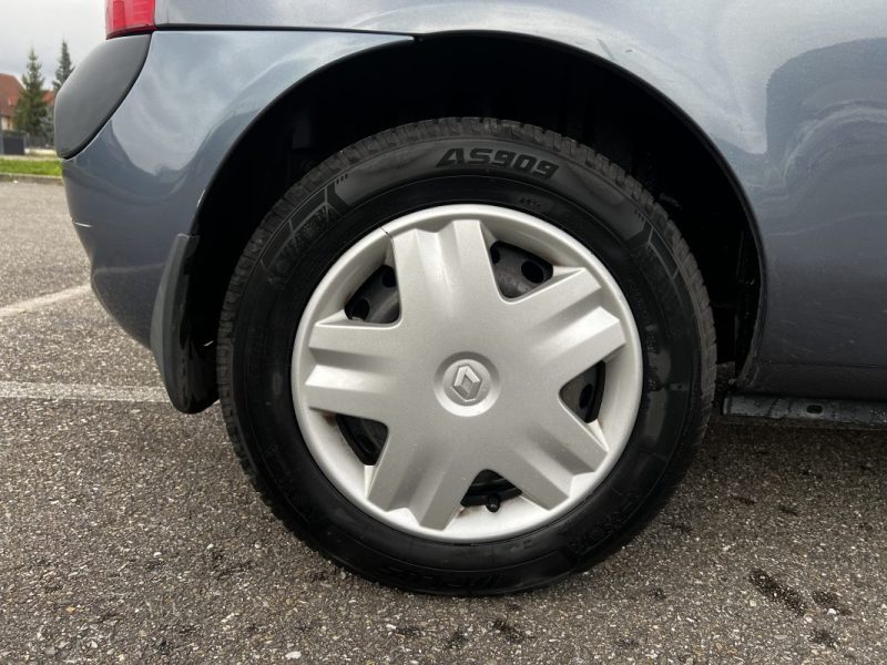 RENAULT CLIO 16V 75CV BVM5 CLIME AUTOMATIQUE 2005