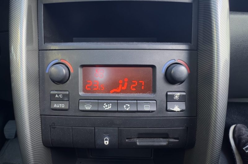 PEUGEOT 207 1.6 HDI 90CV SPORT 5PORTES GARANTIE 6MOIS 1ER MAIN