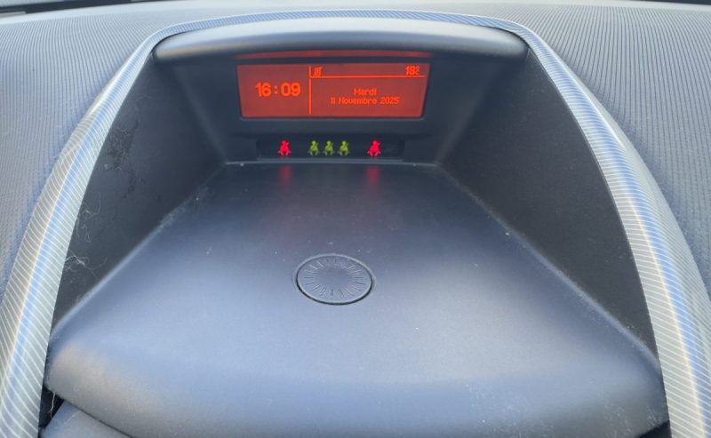 PEUGEOT 207 1.6 HDI 90CV SPORT 5PORTES GARANTIE 6MOIS 1ER MAIN