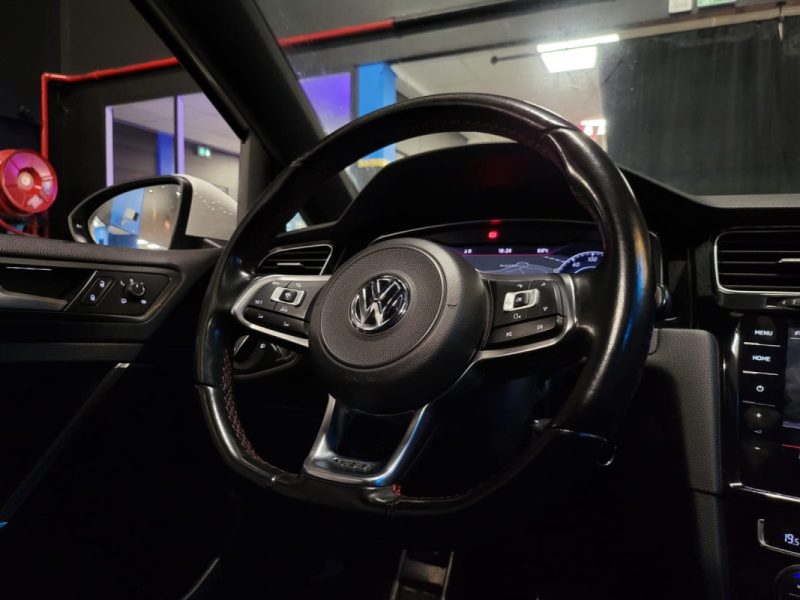 VOLKSWAGEN GOLF VII 2.0 GTI 230 ch DSG 6 / TOIT OUVRANT + GRAND ECRAN + VIRTUAL COCKPIT /