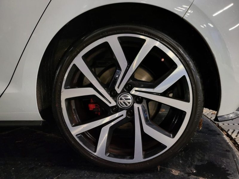 VOLKSWAGEN GOLF VII 2.0 GTI 230CV DSG 6 / TOIT OUVRANT + GRAND ECRAN + VIRTUAL COCKPIT