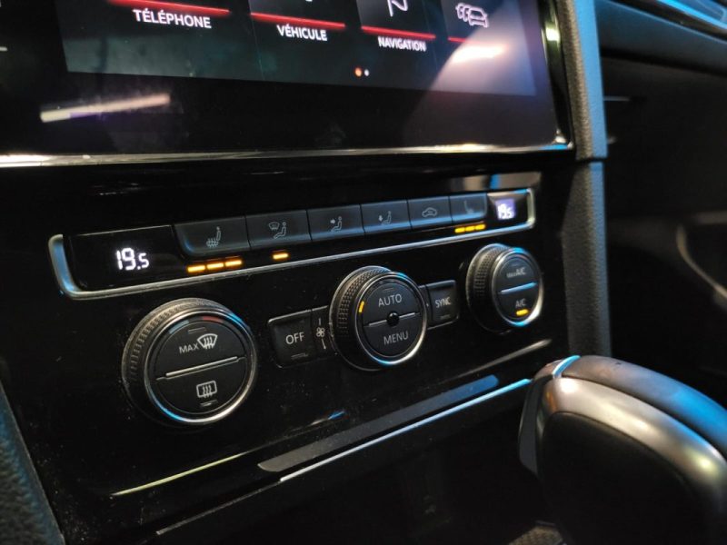 VOLKSWAGEN GOLF VII 2.0 GTI 230 ch DSG 6 / TOIT OUVRANT + GRAND ECRAN + VIRTUAL COCKPIT /