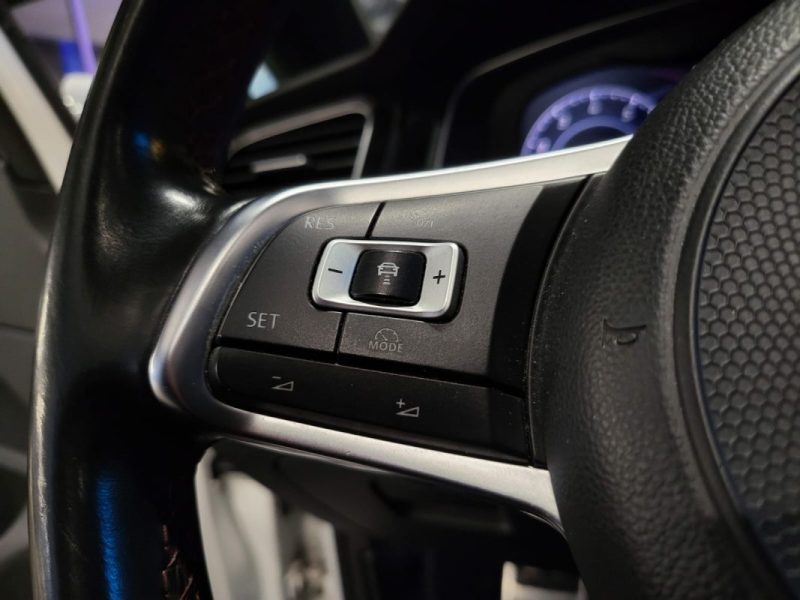 VOLKSWAGEN GOLF VII 2.0 GTI 230CV DSG 6 / TOIT OUVRANT + GRAND ECRAN + VIRTUAL COCKPIT