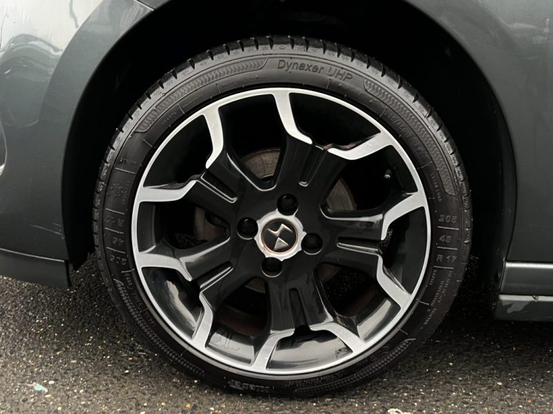 DS DS 3 PHASE 2 SPORT CHIC 1.2 82 Cv GPS BLUETOOTH 5 PLACES 55 200 Kms CRIT AIR 1 - GARANTIE 1 AN