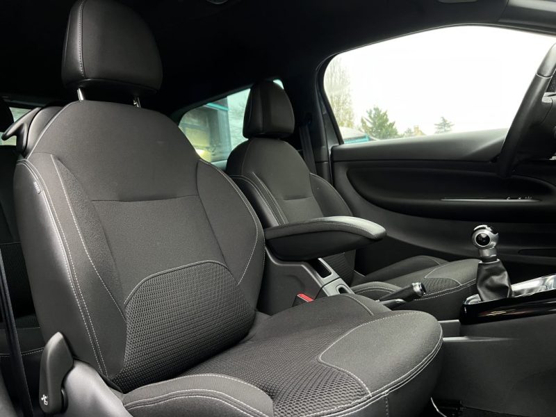 DS DS 3 PHASE 2 SPORT CHIC 1.2 82 Cv GPS BLUETOOTH 5 PLACES 55 200 Kms CRIT AIR 1 - GARANTIE 1 AN