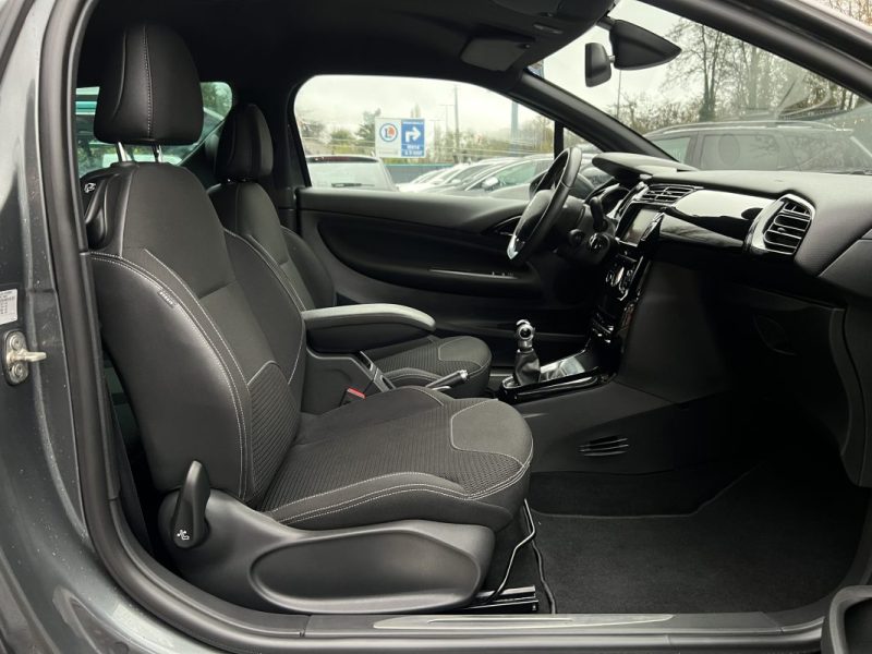 DS DS 3 PHASE 2 SPORT CHIC 1.2 82 Cv GPS BLUETOOTH 5 PLACES 55 200 Kms CRIT AIR 1 - GARANTIE 1 AN