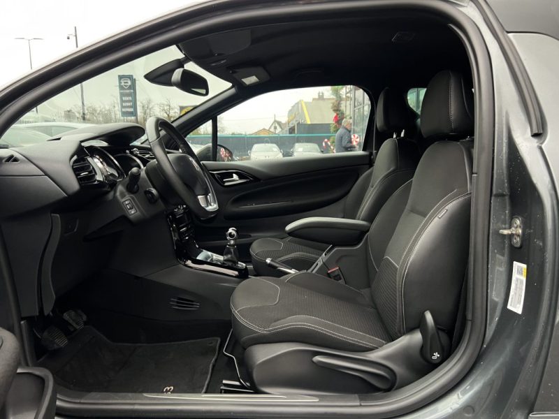 DS DS 3 PHASE 2 SPORT CHIC 1.2 82 Cv GPS BLUETOOTH 5 PLACES 55 200 Kms CRIT AIR 1 - GARANTIE 1 AN
