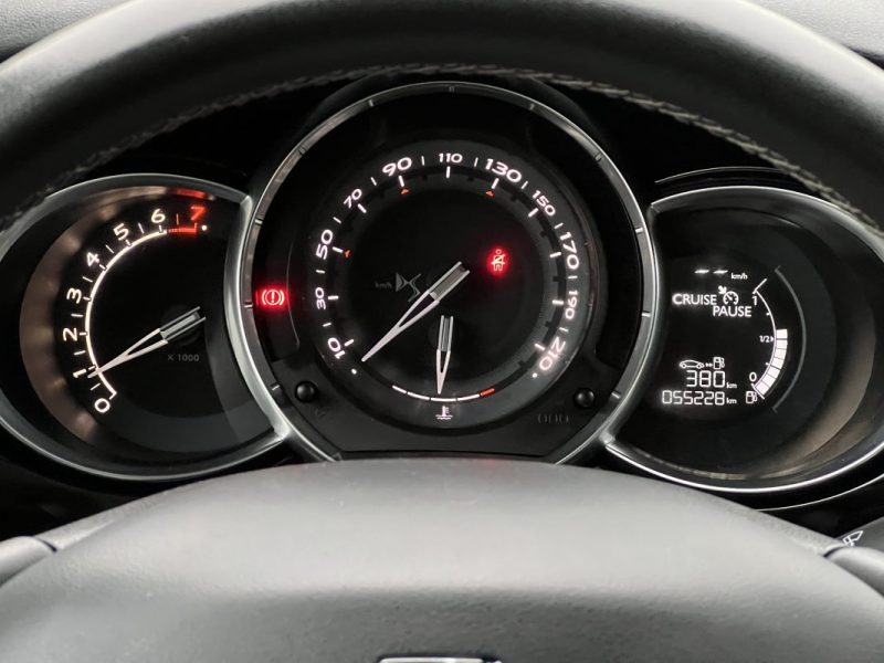 DS DS 3 PHASE 2 SPORT CHIC 1.2 82 Cv GPS BLUETOOTH 5 PLACES 55 200 Kms CRIT AIR 1 - GARANTIE 1 AN