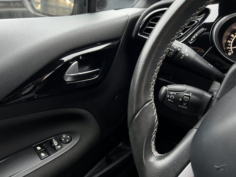 DS DS 3 PHASE 2 SPORT CHIC 1.2 82 Cv GPS BLUETOOTH 5 PLACES 55 200 Kms CRIT AIR 1 - GARANTIE 1 AN