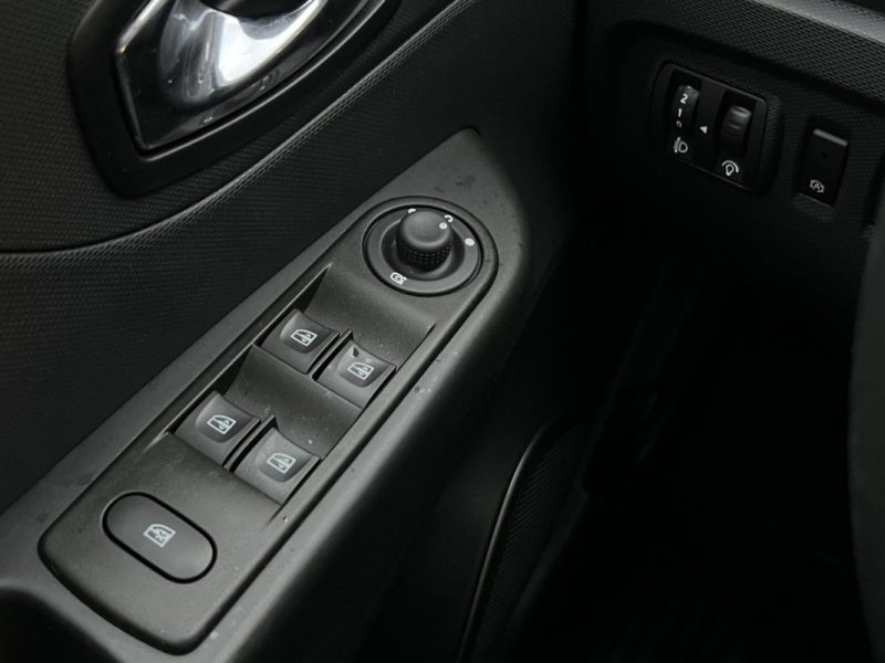 RENAULT CAPTUR 0.9 TCE 90 Cv 1ERE MAIN GPS TOMTOM CRIT AIR 1 - GARANTIE 1 AN