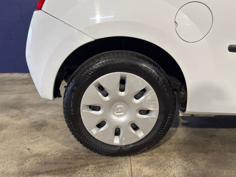 RENAULT TWINGO II 1.2 75 AUTHENTIQUE 22.500KM BVM