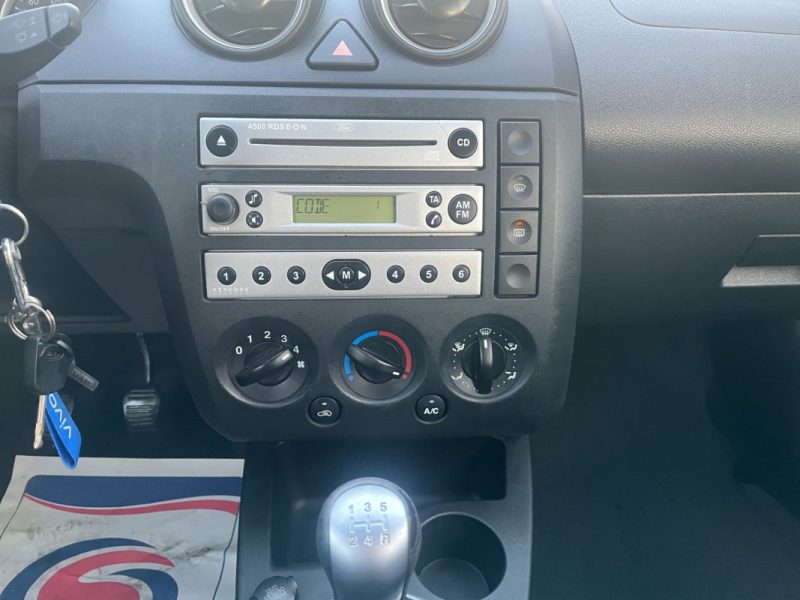 FORD FIESTA 1.6 essence 100 cv