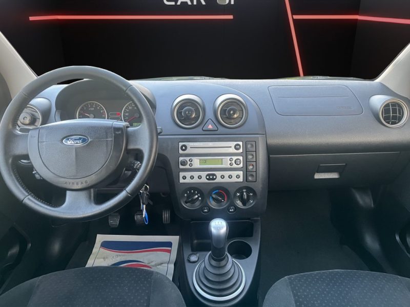 FORD FIESTA 1.6 essence 100 cv