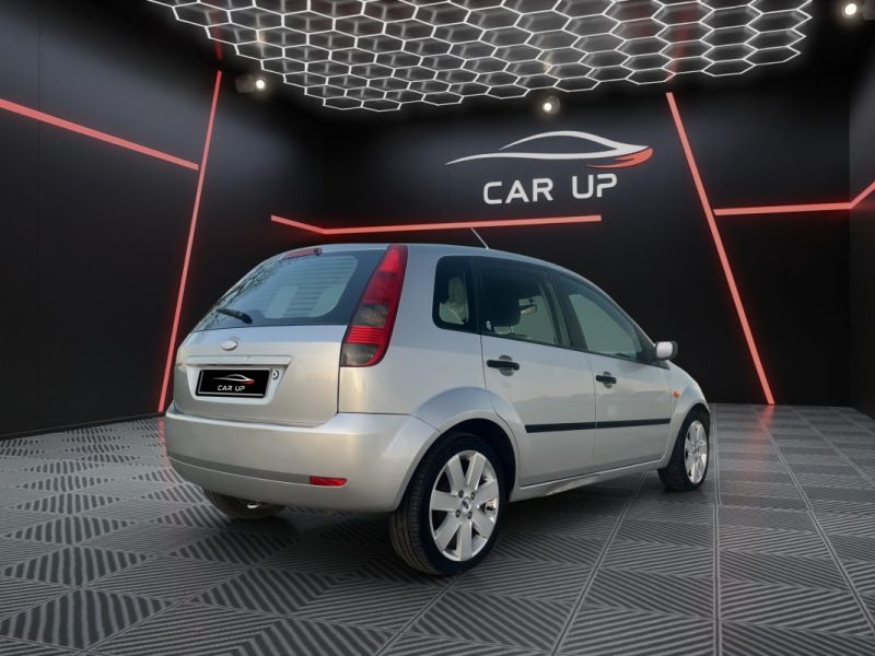 FORD FIESTA 1.6 essence 100 cv