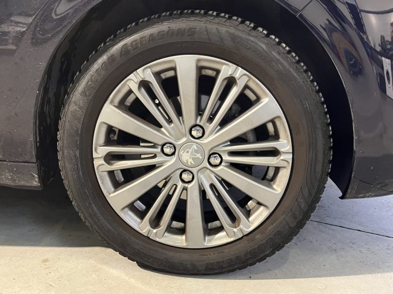 PEUGEOT 208 1.2 PURETECH 110CH ALLURE RADAR DE RECUL