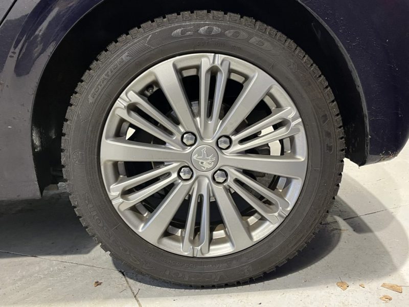 PEUGEOT 208 1.2 PURETECH 110CH ALLURE RADAR DE RECUL