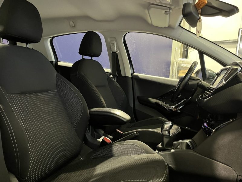 PEUGEOT 208 1.2 PURETECH 110CH ALLURE RADAR DE RECUL