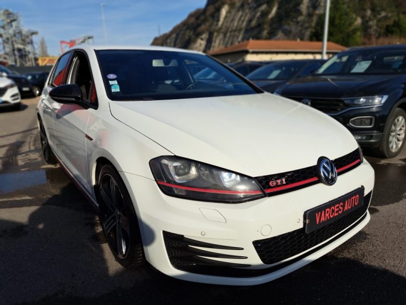 VOLKSWAGEN GOLF VII 2.0 TSI 220CH GTI DSG6 SIÈGES CHAUFFANTS GPS 