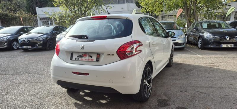 Peugeot 208 1.4 HDi 70ch Allure, *Clim auto*, *GPS*, *Idéale jeune conducteur*