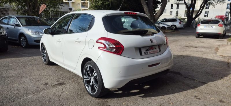 Peugeot 208 1.4 HDi 70ch Allure, *Clim auto*, *GPS*, *Idéale jeune conducteur*